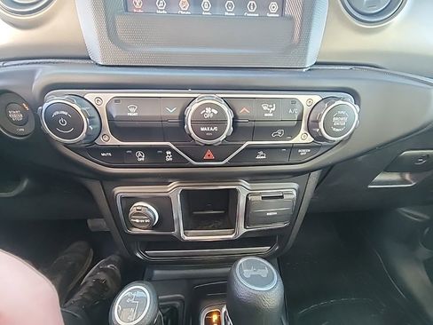 Used 2022 Jeep Wrangler Sport image 16