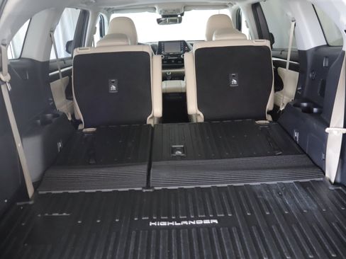 Used 2021 Toyota Highlander Limited image 21