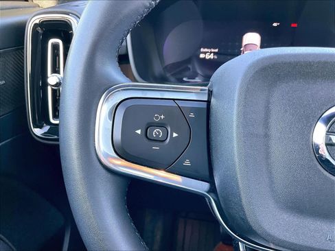 Used 2023 Volvo XC40 Recharge Ultimate image 21