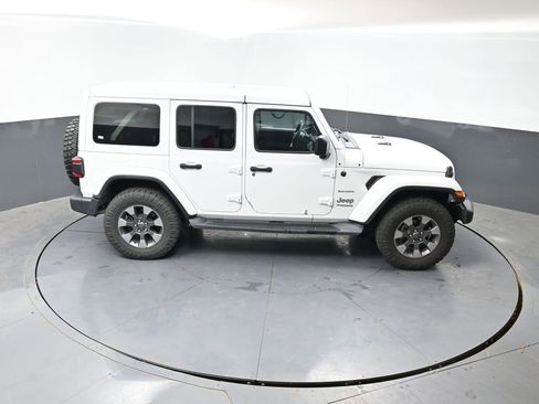 Used 2018 Jeep Wrangler Unlimited Sahara AWD/4WD image 12