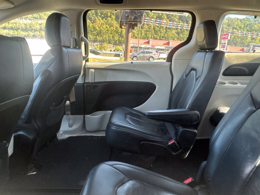 Used 2019 Chrysler Pacifica Touring-L FWD image 9