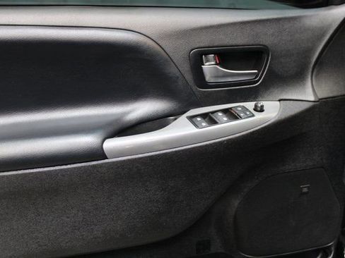 Used 2020 Toyota Sienna SE Premium w/ Nightshade Edition FWD image 31