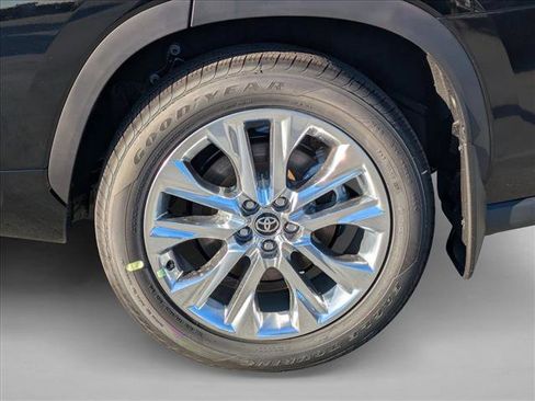 New 2025 Toyota Highlander Limited image 10