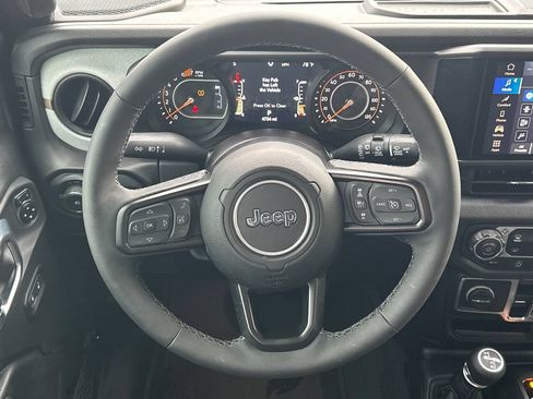 Used 2025 Jeep Wrangler Unlimited Sport AWD/4WD image 24