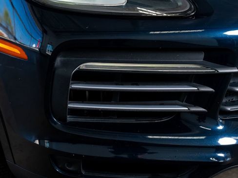 Used 2021 Porsche Cayenne image 19