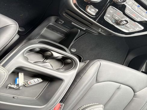 New 2026 Chrysler Pacifica Select w/ S Appearance Package FWD image 22