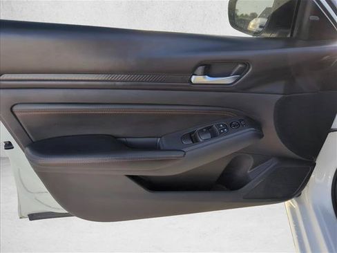 Used 2020 Nissan Altima 2.5 SR FWD image 10