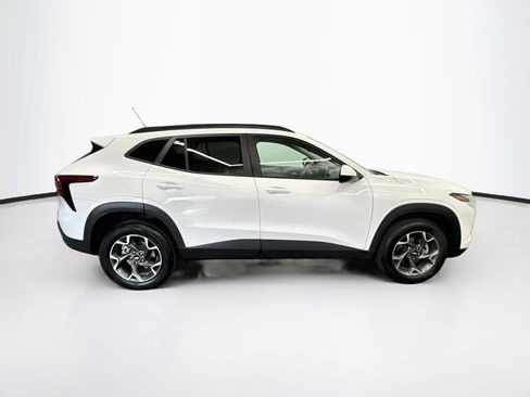 Used 2025 Chevrolet Trax LT FWD image 10