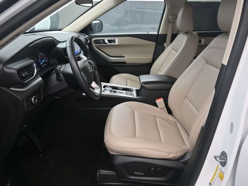 Used 2023 Ford Explorer XLT w/ Equipment Group 202A RWD image 18