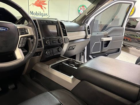 Used 2020 Ford F250 Lariat w/ Lariat Ultimate Package AWD/4WD image 28