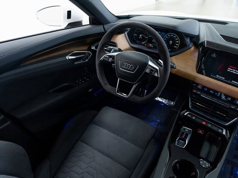 Used 2024 Audi e-tron GT Premium Plus image 10