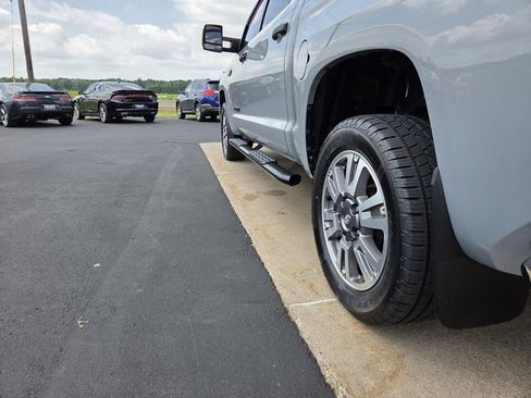 Used 2021 Toyota Tundra SR5 w/ SR5 Upgrade Package AWD/4WD image 10