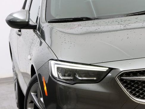 Used 2019 Buick Regal Avenir w/ Driver Confidence Package II image 4