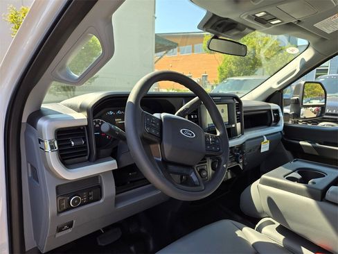 New 2025 Ford F250 XL w/ XL Chrome Package image 10