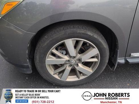 Used 2016 Nissan Pathfinder Platinum w/ Family Entertainment Package FWD image 4