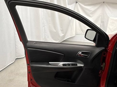 Used 2019 Dodge Journey SE FWD image 13