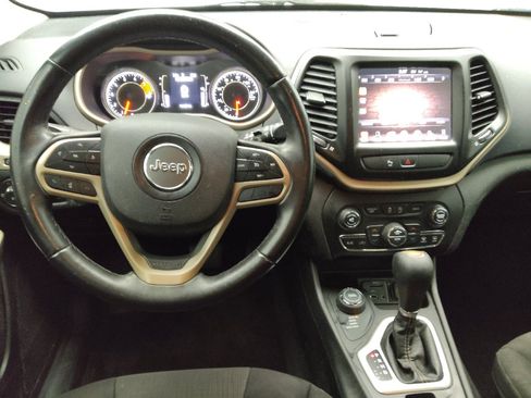 Used 2017 Jeep Cherokee Latitude w/ Comfort/Convenience Group AWD/4WD image 22