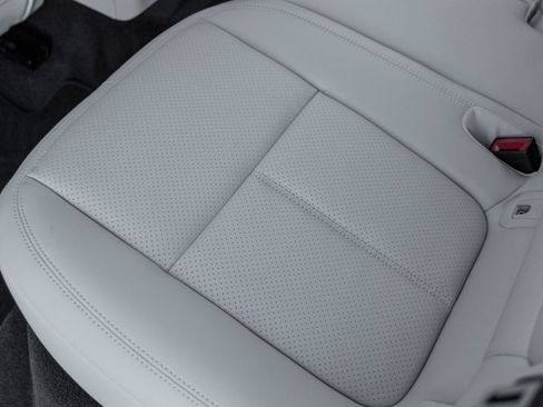 Certified 2026 Porsche Macan AWD/4WD image 31