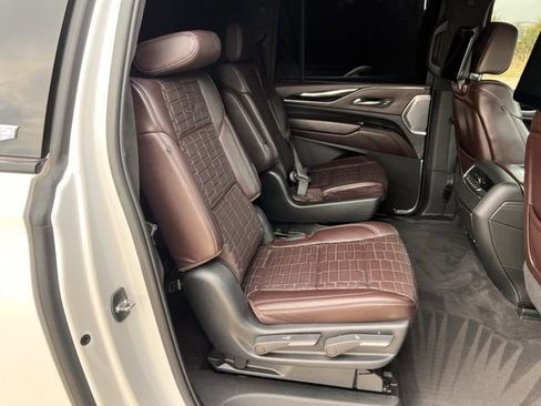 Used 2022 Cadillac Escalade ESV Sport Platinum w/ LPO, ONYX Package image 31