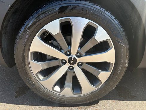 Used 2022 Kia Telluride EX w/ EX Premium Package FWD image 6
