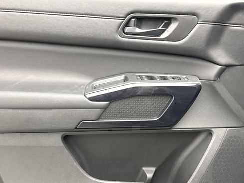 Used 2025 Nissan Pathfinder SV AWD/4WD image 9