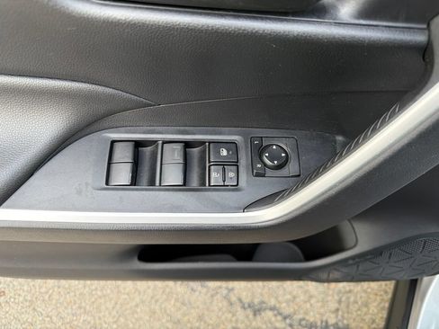 Used 2021 Toyota RAV4 LE AWD/4WD image 22