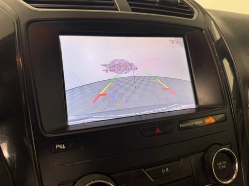 Used 2019 Ford Explorer XLT w/ Equipment Group 202A AWD/4WD image 18