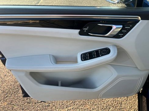 Used 2023 Porsche Macan image 21