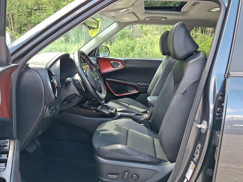 Used 2022 Kia Soul Turbo FWD image 11