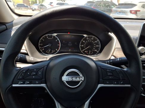 Used 2025 Nissan Altima 2.5 SV FWD image 18