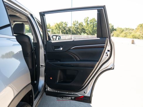 Used 2015 Toyota Highlander Limited image 41