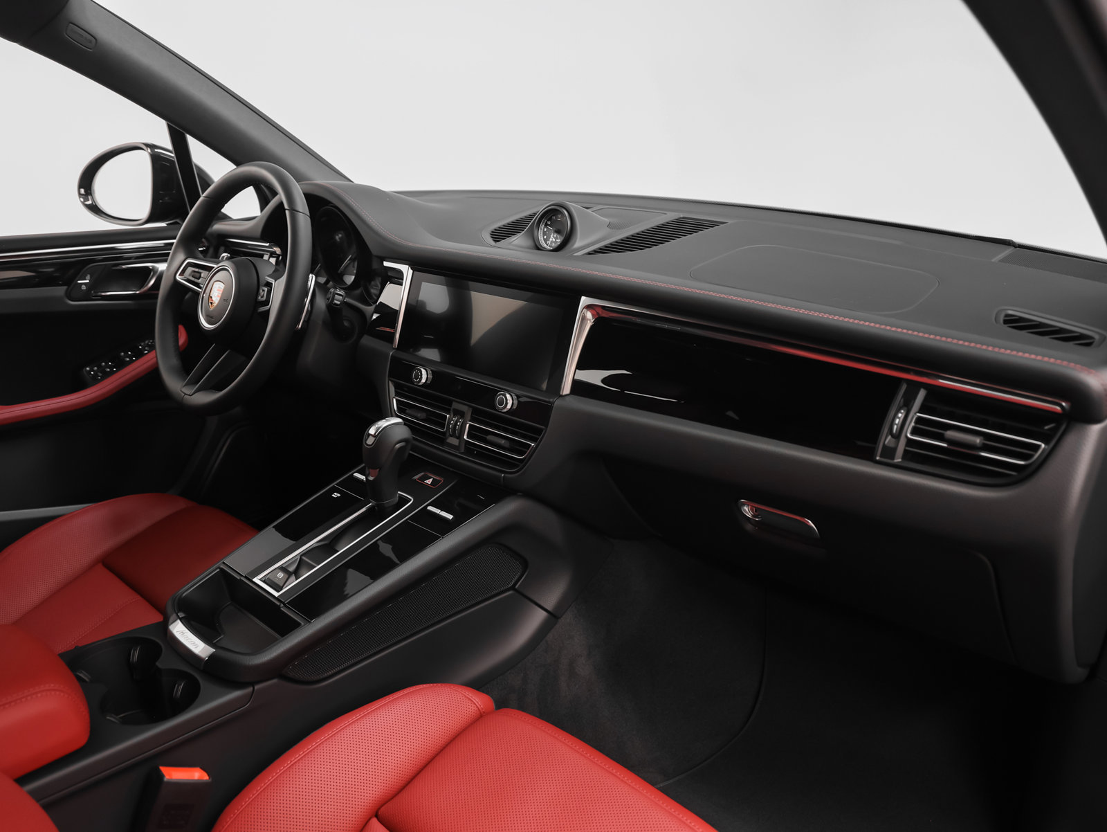 Certified 2026 Porsche Macan AWD/4WD image 22