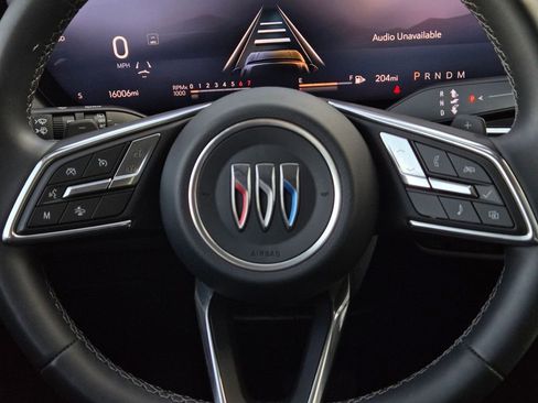 Used 2025 Buick Envision Preferred image 16