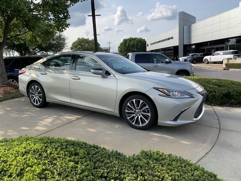 Used 2019 Lexus ES 350 w/ Premium Package FWD image 1