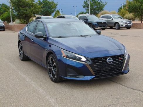 Used 2024 Nissan Altima 2.5 SR FWD image 9
