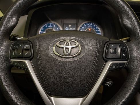 Used 2020 Toyota Sienna LE image 18