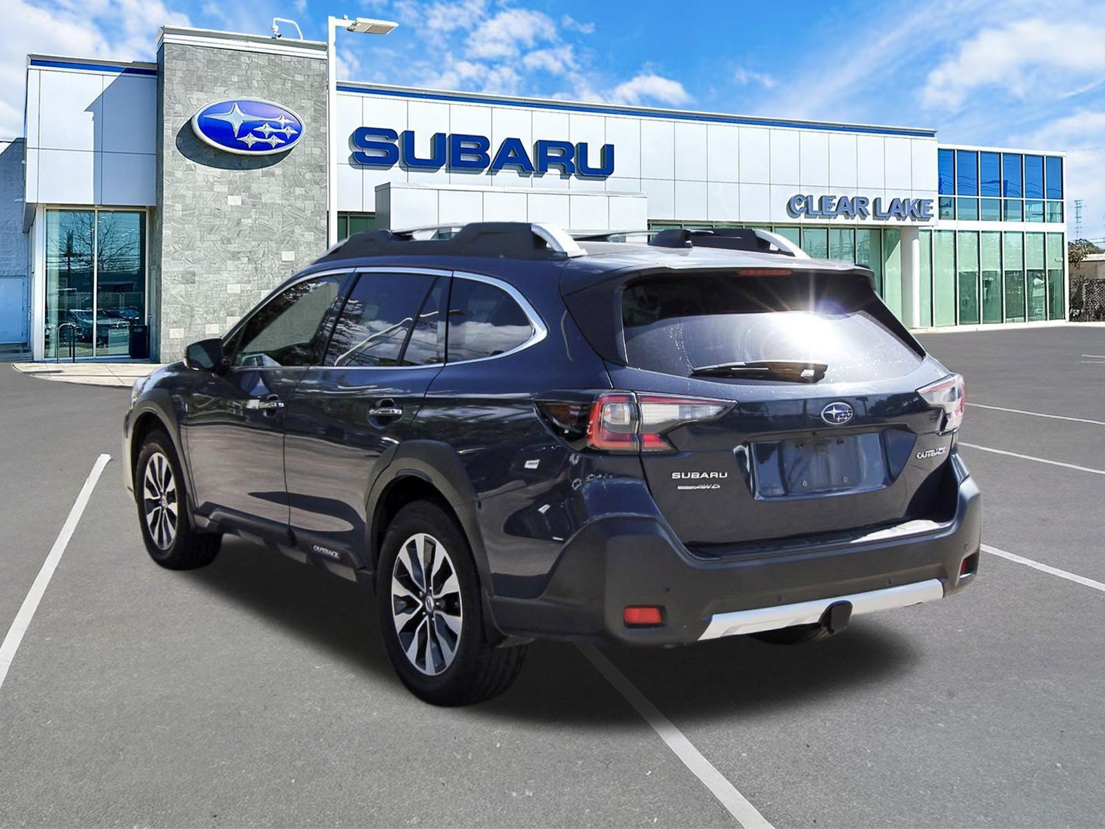 Used 2023 Subaru Outback Touring XT AWD/4WD image 4