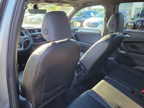 Certified 2022 Volkswagen Tiguan SE R-Line FWD image 10