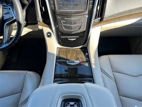 Used 2020 Cadillac Escalade Luxury image 19