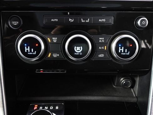 Used 2017 Land Rover Discovery HSE image 31
