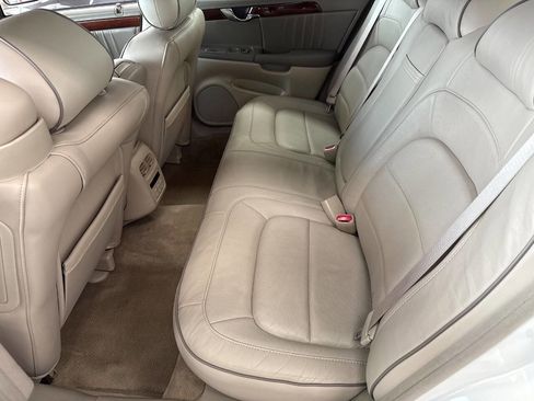 Used 2005 Cadillac De Ville w/ Limited Edition Package image 16