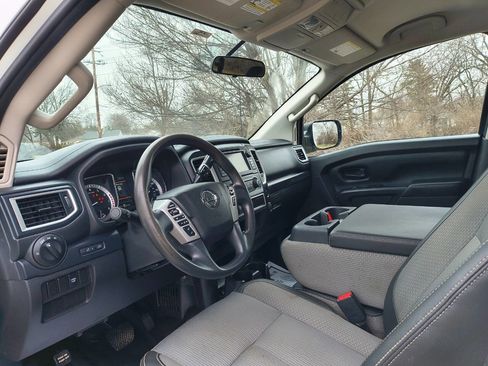 Used 2019 Nissan Titan S w/ S Utility Package image 3