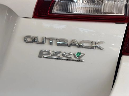 Used 2017 Subaru Outback 2.5i Touring w/ Popular Package #5A AWD/4WD image 11