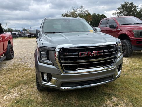Used 2023 GMC Yukon XL SLT w/ SLT Premium Package AWD/4WD image 2