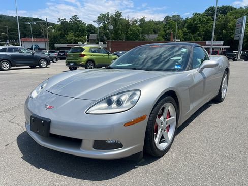 Used 2006 Chevrolet Corvette Coupe RWD image 1
