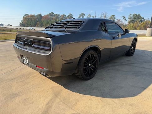 Used 2018 Dodge Challenger R/T image 5