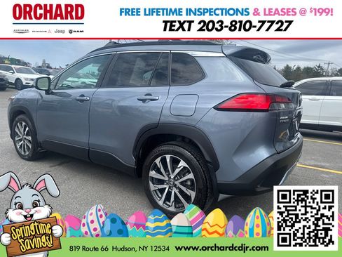 Used 2023 Toyota Corolla Cross XLE w/ Convenience Package AWD/4WD image 4