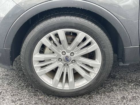 Used 2018 Ford Explorer Platinum AWD/4WD image 11