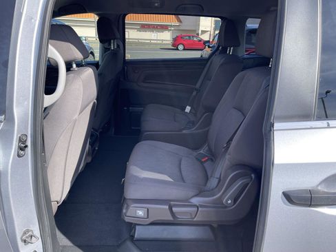 Used 2018 Honda Odyssey LX image 13