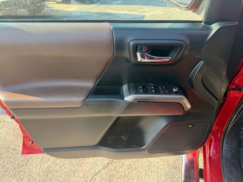 Used 2017 Toyota Tacoma Limited w/ Tow Package image 22